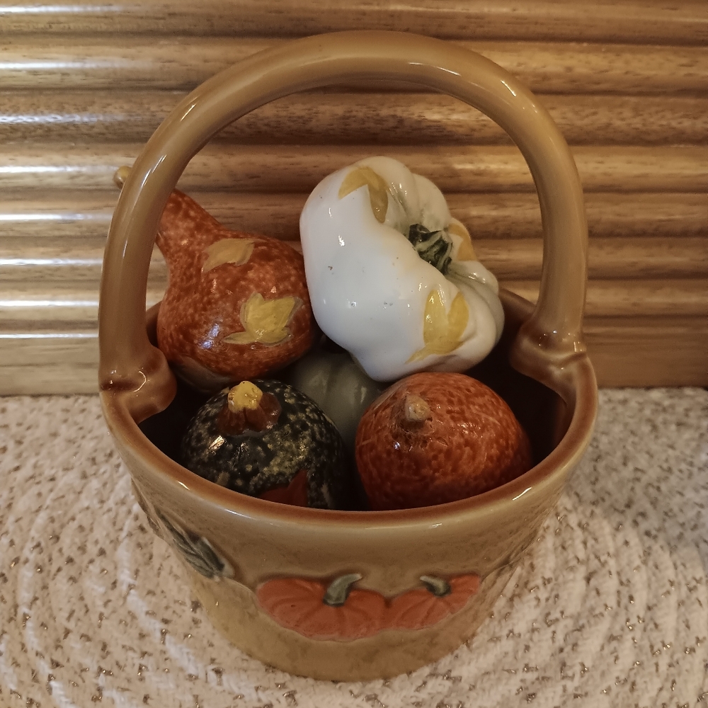 Croft & Barrow Fall Collection Ceramic Pumpkin Basket with 5 Pumpkins/Gourds